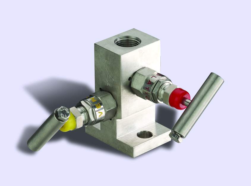 Duplex Stainless Steel Single Flanged Integral Tee Type Design Two Way Valve Manifolds